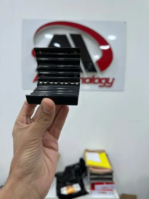 Pince à dénuder longitudinale pour fibre optique