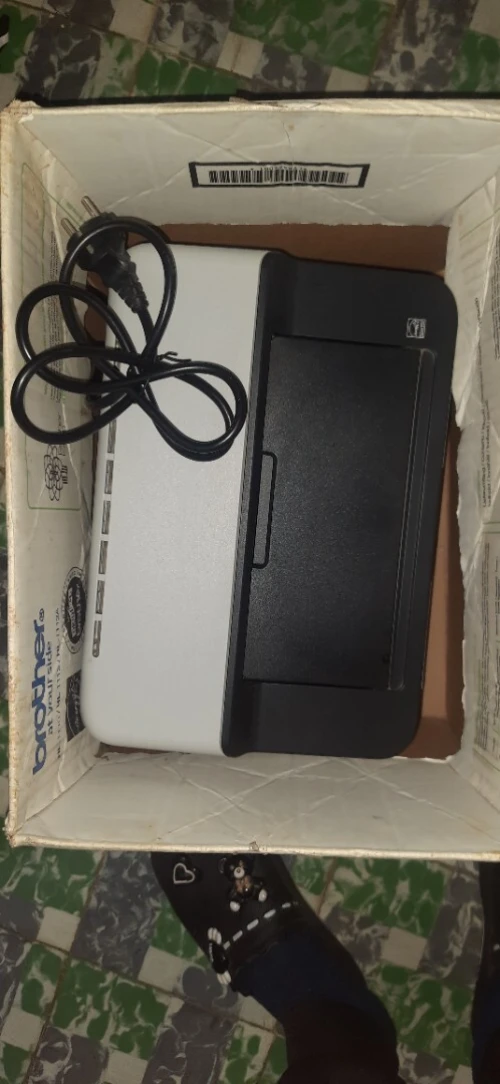 Imprimante marque brother hl1110 noir et blanc presque neuf pour entrepreneur et pour bureau