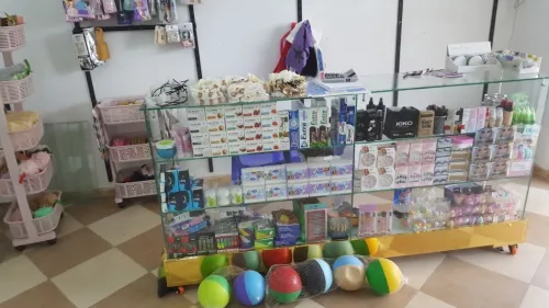 سلعة كوسميتيك ومتريال للبيع 