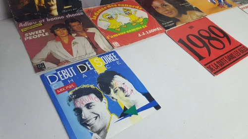Musiques francaise en disques 45 tours en parfaite etat