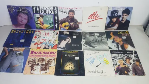 Musiques francaise en disques 45 tours en parfaite etat