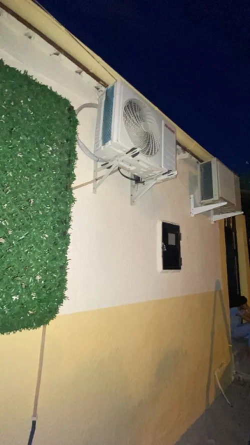 Technicien spécialisé en maintenance et réparation des climatiseurs et systèmes frigorifiques