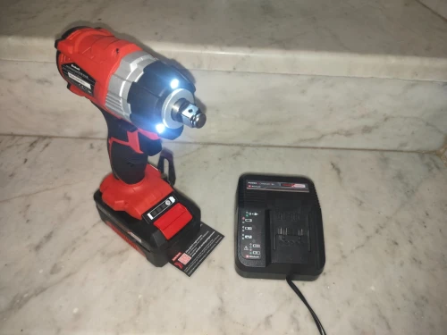 Clé à Chocs Brushless Einhell 18V avec Batterie Einhell 4Ah et Chargeur Einhell 3A Boulonneuse