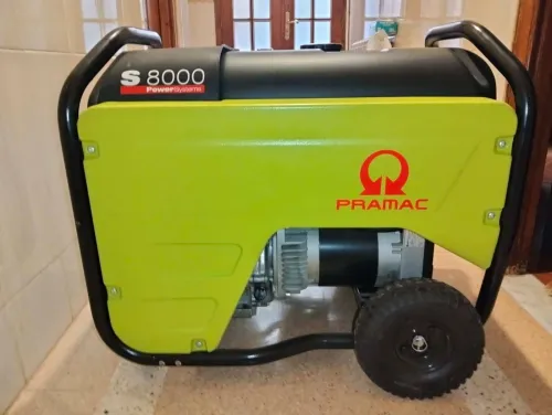 Groupe électrogène Ess28L, Monophasé 7.2 kVA (6.4kW),HONDA GX390 Autonomie 10H à 75% de charge - PRAMAC S8000