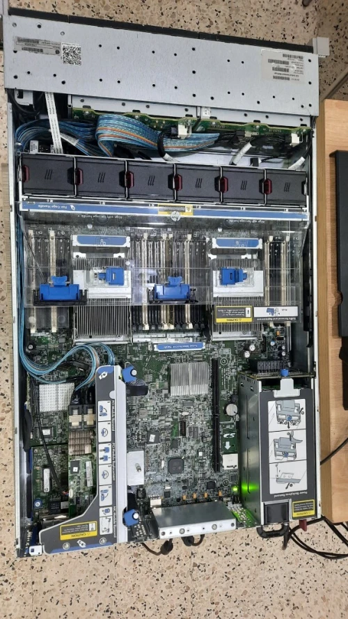 SERVEUR HP PROLIANT DL380 GENERATION 8 double processeur Xeon E5 2695 V2