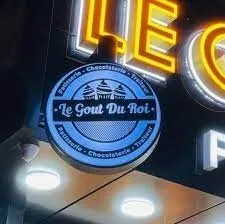 construction des panneaux publicitaire et enseignes lumineuses  en lettre en boitier