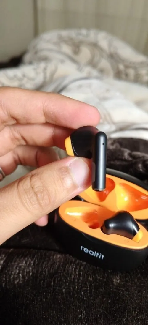 Des écouteurs Realfit F2