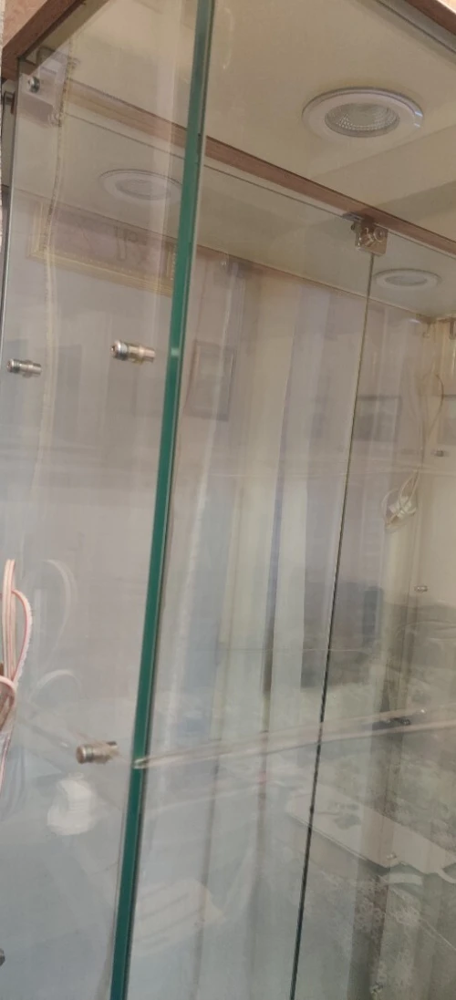 2 vitrine 1m sur 190 fihoum koulache les étagères et led + 2clé chaque une