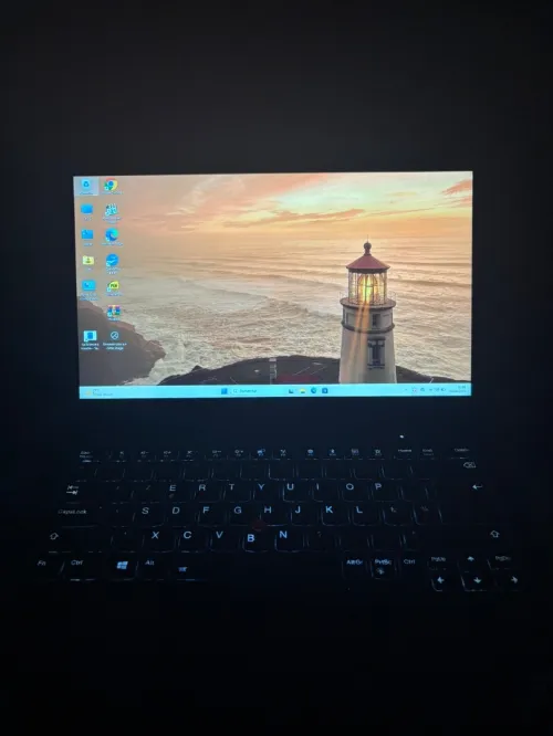 Thinkpad x280 i5 8 eme 8 gb ram 256ssd 14 pouce tout les porte clavier quarti avec empreinte  
