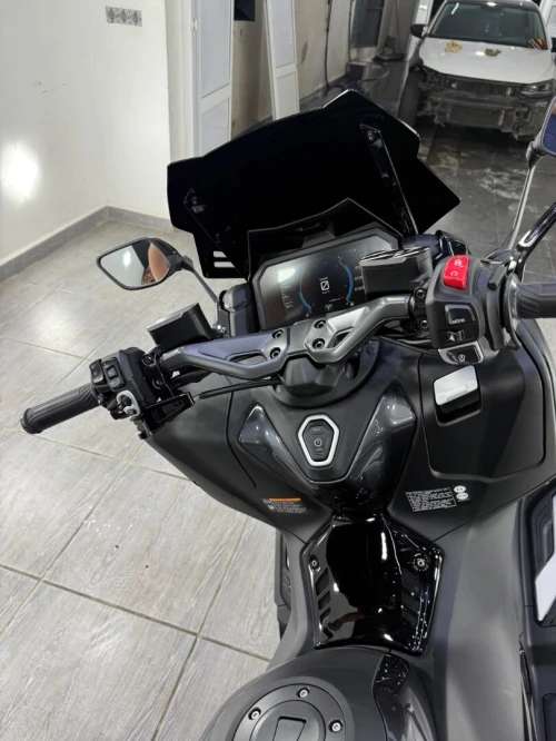 Yamaha T-max 2023
