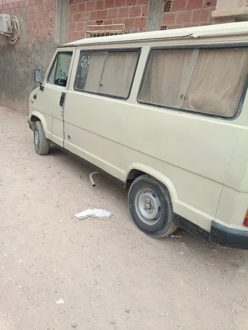 J5 بيجو 1986