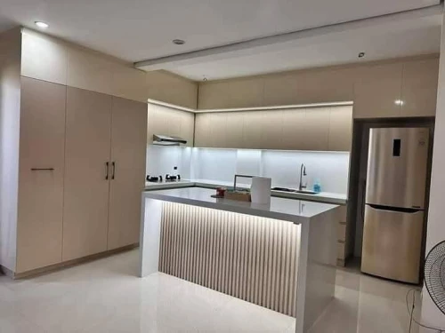 Fabrication de cuisine équipée moderne sur mesure très bonne qualité 