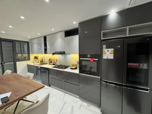 Fabrication de cuisine équipée moderne sur mesure très bonne qualité 