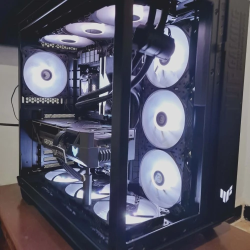 pc gamer Asus TUF Gaming higt end rtx 4070 TI super + ryzen 7 7700