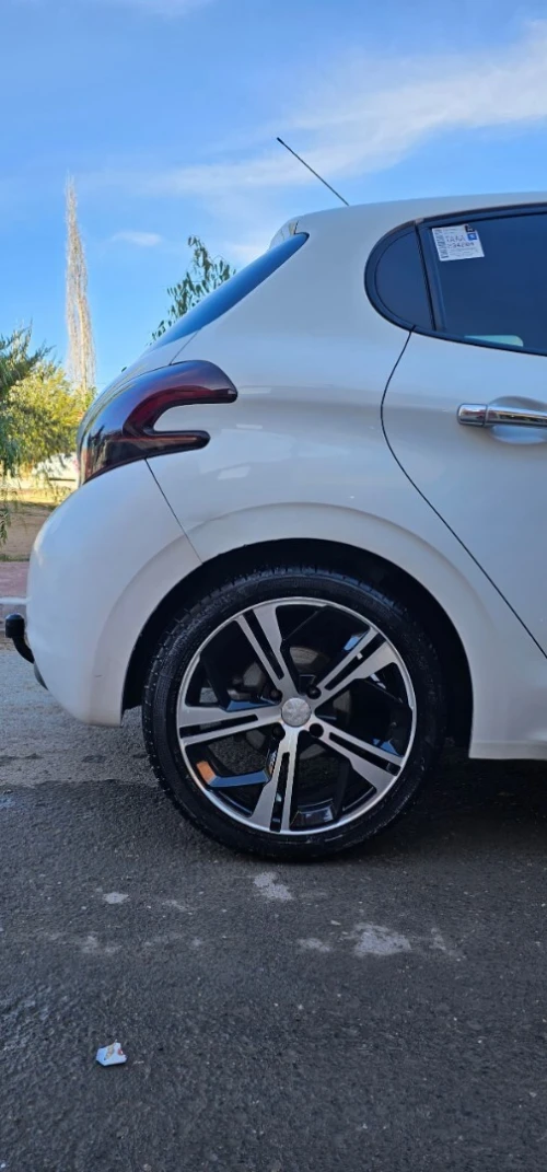 Peugeot 208 2016 Active Facelift