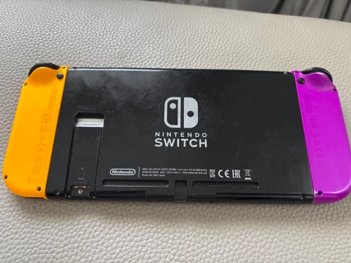 Nintendo Switch complète + 3 jeux + pochette (bon état)