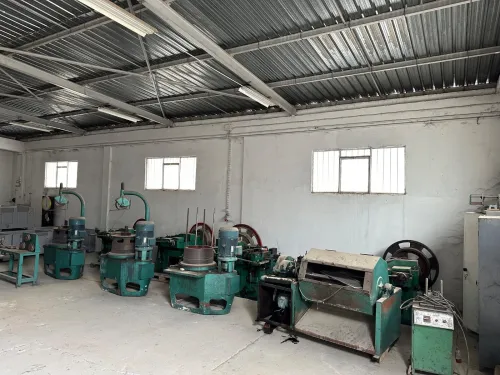 ATELIER des machines a clous