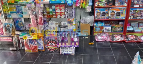 Liquidation total magazin de jouet  Liquidation total jouer avec les etagaire et les conptoire  