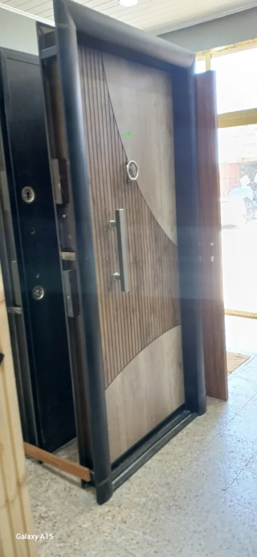 Porte de maison  en liquidation 