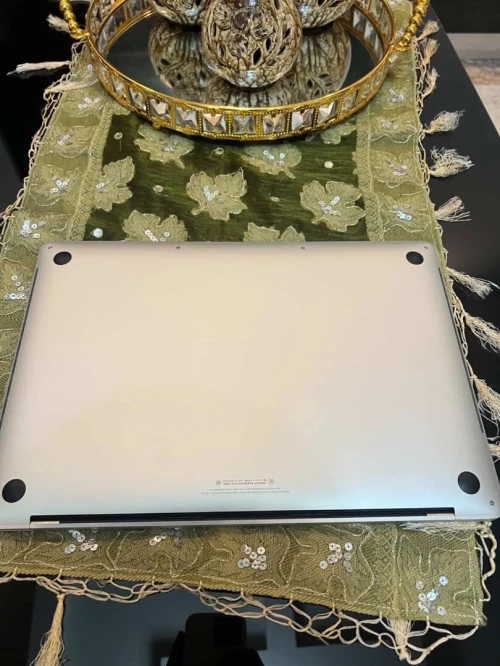 Macbook pro 2019 i7 16 pouce 16/512 etat 9/10 libere official