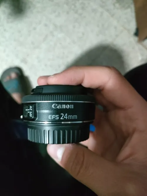 Canon 250d + 24mm 2.8 + 2 battery + kit lens 