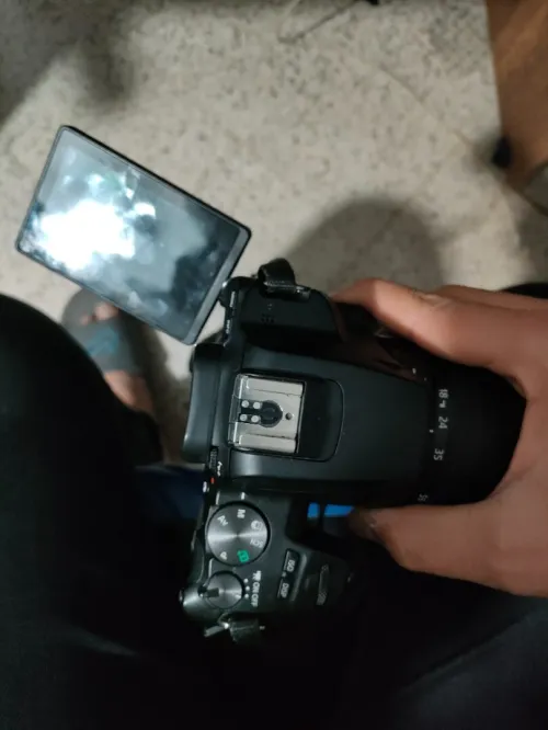 Canon 250d + 24mm 2.8 + 2 battery + kit lens 