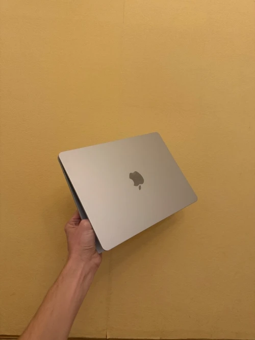 MacBook Air M3 2024