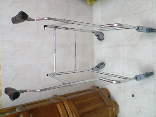 Deambulateur a 4 roues