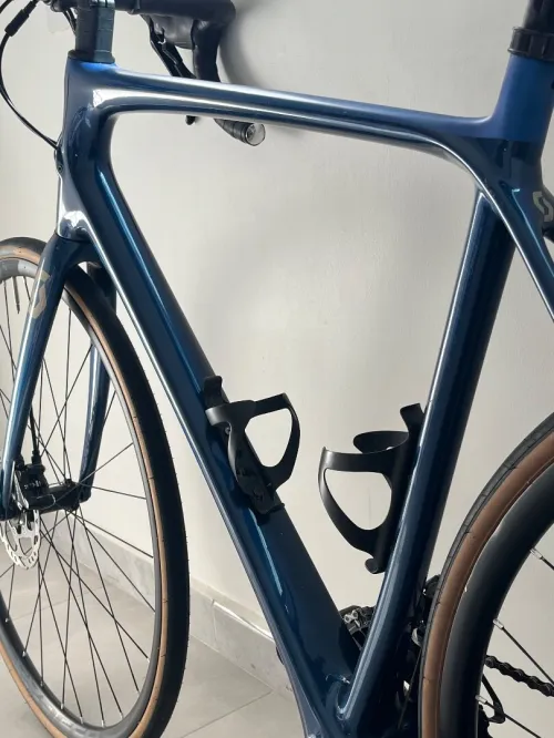 Vélo course carbone SCOTT addict 20 disc taille L