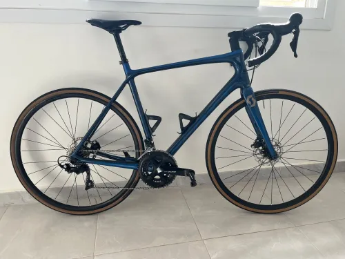 Vélo course carbone SCOTT addict 20 disc taille L
