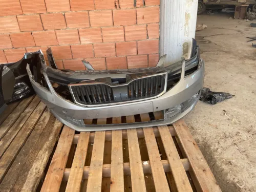 Parechoc Skoda Octavia 2018 avec Calandre 