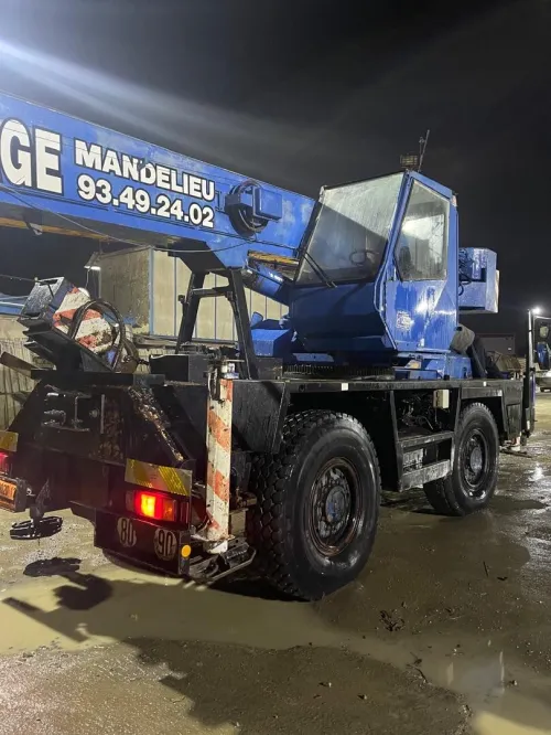 Location grue mobile 25T 4*4