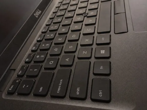 Dell Latitude 5400 i5 8th Vpro / 16GB RAM / SSD 256  Très propre