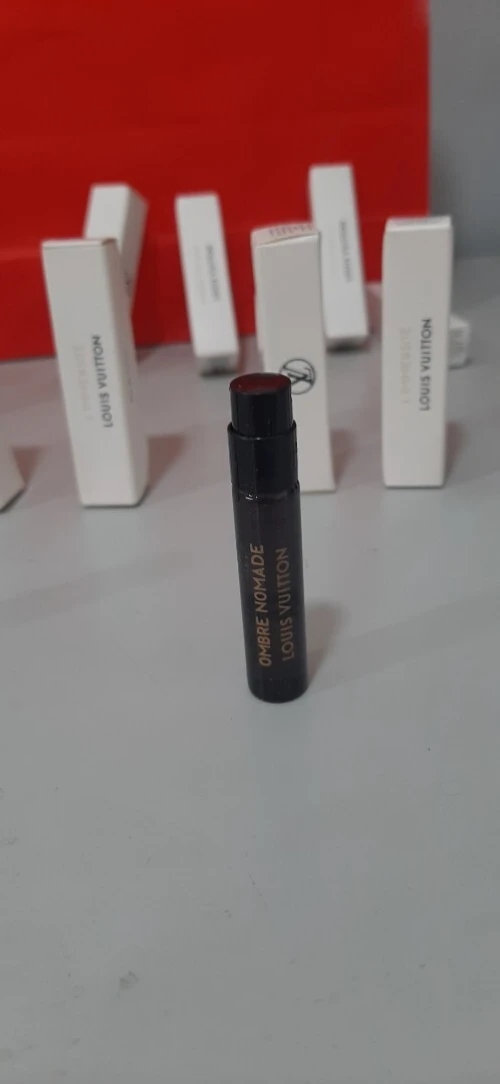 vends plusieurs bouteille de parfums de marque Louis Vuitton neuf jamais utilisé