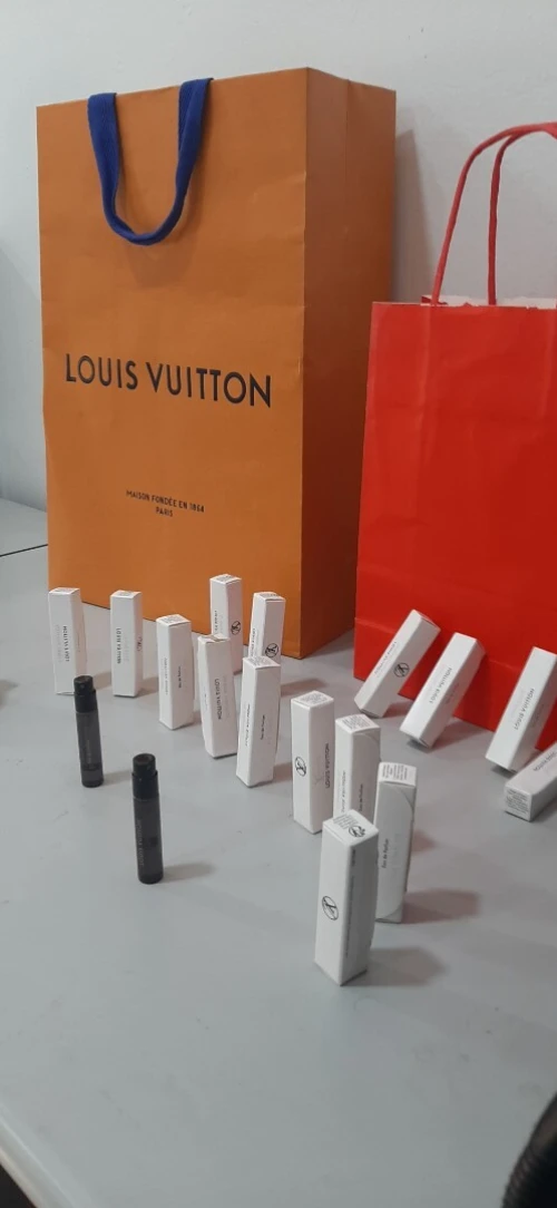 vends plusieurs bouteille de parfums de marque Louis Vuitton neuf jamais utilisé