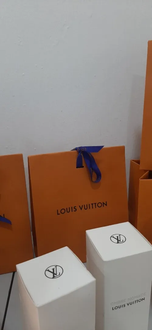 vends plusieurs bouteille de parfums de marque Louis Vuitton neuf jamais utilisé