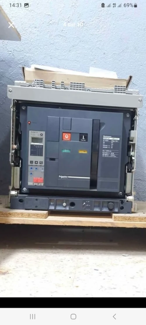 Lots Disjoncteurs Débrochable Motorisée 3 Pôles (Schneider-Siemens)