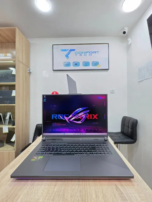 ASUS ROG G18  RYZEN 9 8940HX  & RTX 5070