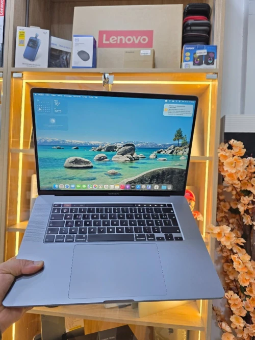 MacBook Pro (2019) 16" Touch Bar i7 16GB /512GB & AMD radeon Graphics 5300 4GB VRAM