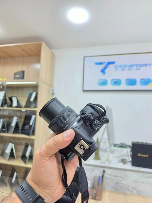 Canon EOS R100 + Objectif RF-S 18-45mm