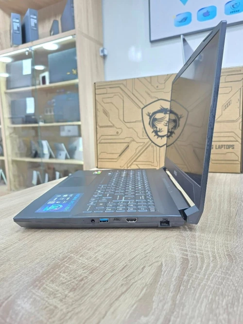 MSI KATANA A15 AI RYZEN 8945HS  & RTX 4060