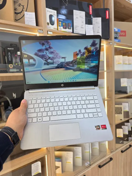 HP LAPTOP 14s  14"  Ryzen 5 4500U 8GB/256 GB