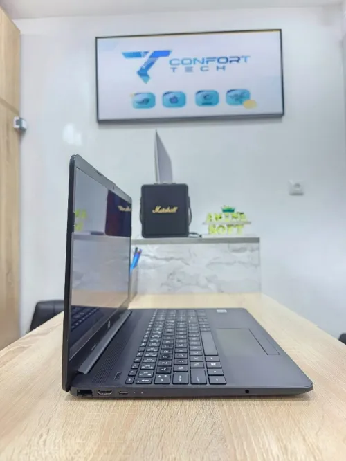 HP LAPTOP 15s  15.6" i3 1005G1 8GB /256GB