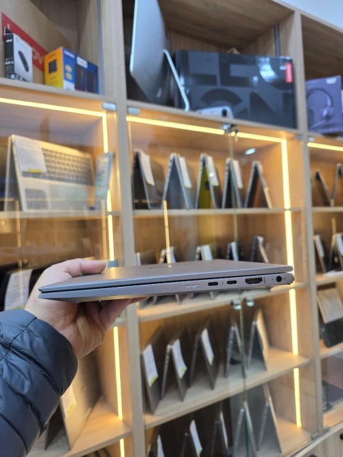 HP ZBOOK FireFly 14 G8 14 i7 1165G7 & Nvidia T500 4GB (16 GB /1TB)
