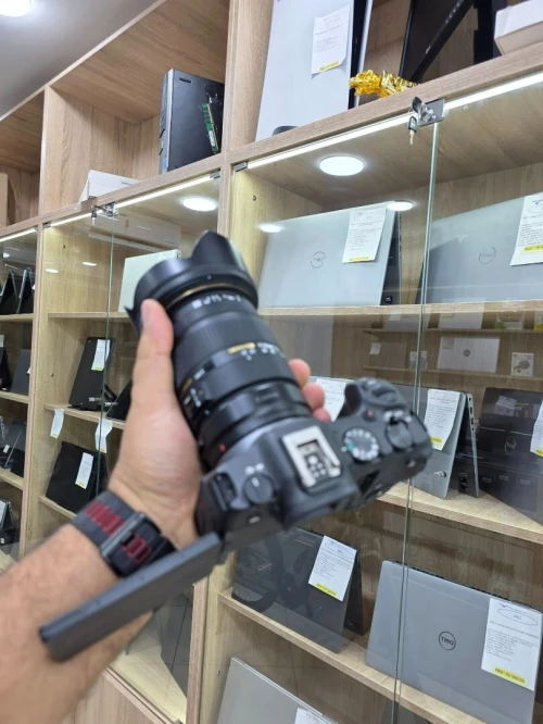 Canon EOS R8 + Objectif Sigma 17-50mm f/2.8 ( 45K clics )