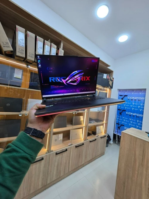 ASUS ROG STRIX SCAR 18 i9 13980HX & RTX 4090 (32GB/2TB)