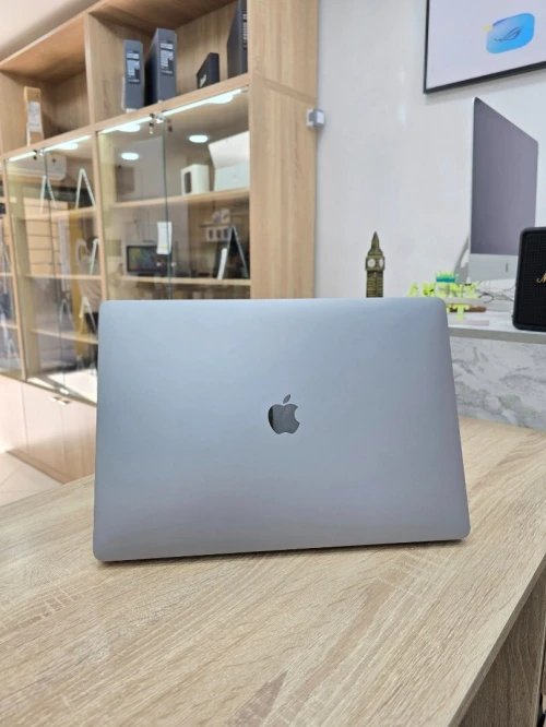 -MacBook Pro (2019) 16" Touch Bar i7 16GB /512G