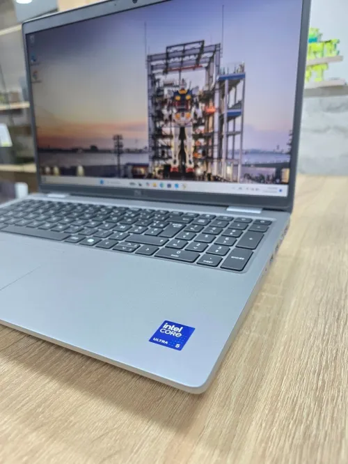 DELL PRECISION 3590   Intel Core Ultra 5 135H    16GB /512GB (2024) 
