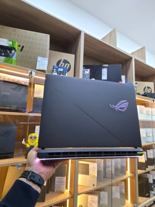 ASUS ROG STRIX G18 UTRA 9 275HX & RTX 5060 8GB GDDR6  (32GB /1TB)