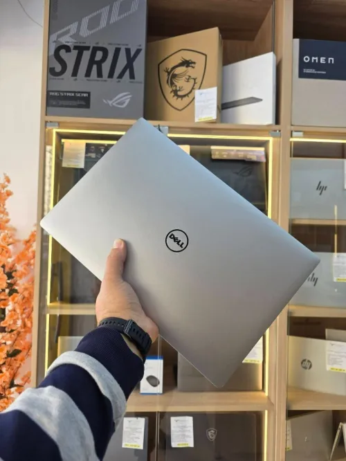 DELL PRECISION 5520 i7 7820HQ & NVIDIA QUADRO M1200 4GB  GDDR5